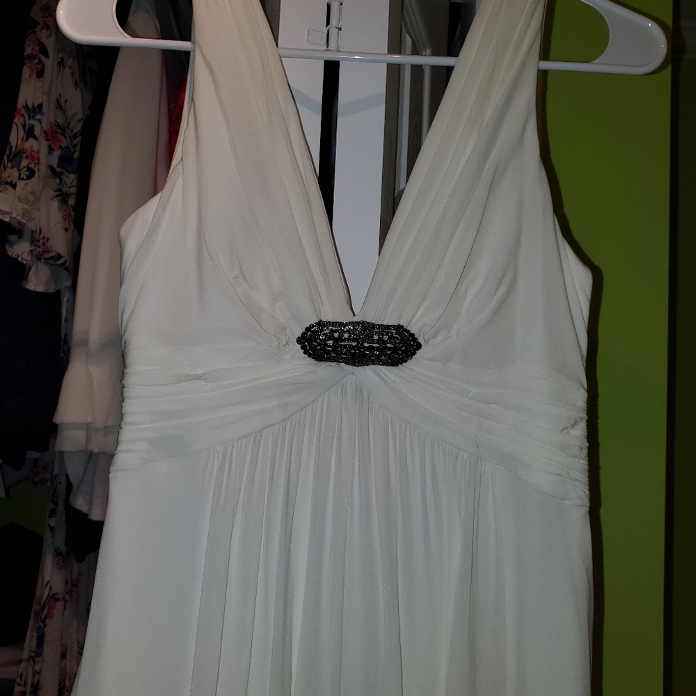 BCBG maxazria maxi dress XXS NWOT beautiful brooch